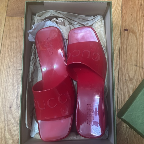 Authentic Gucci red rubber mules - Picture 2 of 6